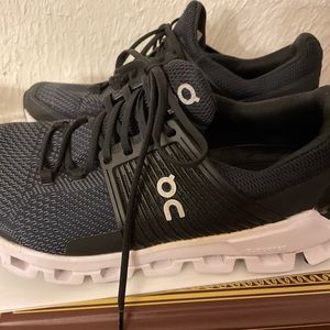 🎄🎅🎄 OC GENTLY WORN SIZE 6.5  CLOUD TEC.